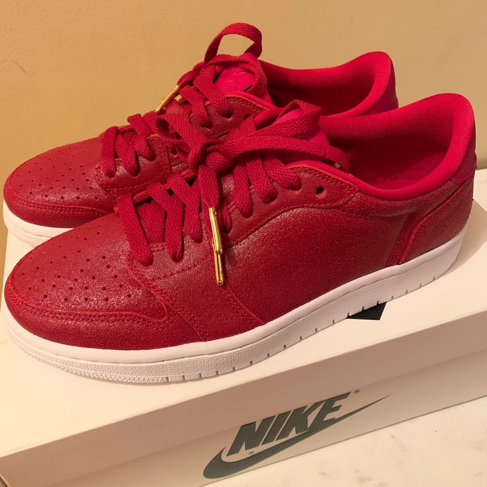 women’s air jordan 1 low top. sz 7.5 women, 6 men